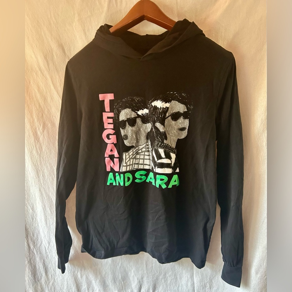 Tegan and Sara Black Graphic Hoodie Tee size M / L 90s Band Grrrl Power